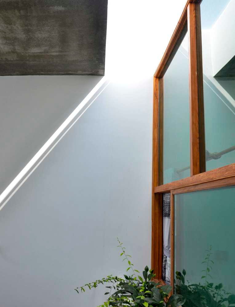 Nhờ thiết kế tinh tế mà các không gian trong nhà luôn ngập tràn ánh sáng tự nhiên. Nhờ thiết kế tinh tế mà các không gian trong nhà luôn ngập tràn ánh sáng tự nhiên.