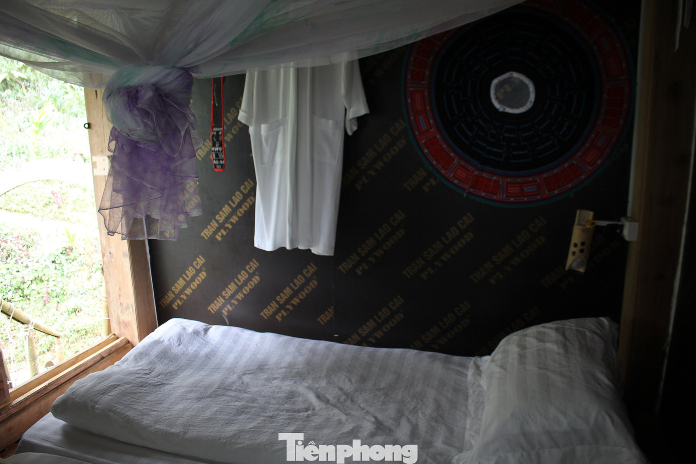 Mỗi ngôi nhà chính là một căn phòng thu nhỏ với diện tích khoảng 7m2 có chỗ sinh hoạt cá nhân đầy đủ, tiện lợi, có bình nóng lạnh và có wifi riêng.