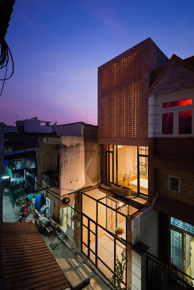 Đây là một ngôi nhà nhỏ có diện tích 3,5mx7m, trong cộng đồng người Việt gốc Hoa tại quận Bình Tân (TP HCM) Đây là một ngôi nhà nhỏ có diện tích 3,5mx7m, trong cộng đồng người Việt gốc Hoa tại quận Bình Tân (TP HCM)