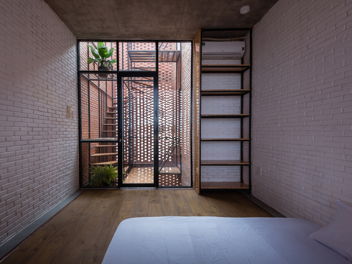 Nhóm thiết kế mong muốn mang đến một không gian sống tươi sáng và sinh động cho khu phố với quan niệm nhà đẹp không chỉ dành cho người có thu nhập cao. Nhóm thiết kế mong muốn mang đến một không gian sống tươi sáng và sinh động cho khu phố với quan niệm nhà đẹp không chỉ dành cho người có thu nhập cao.