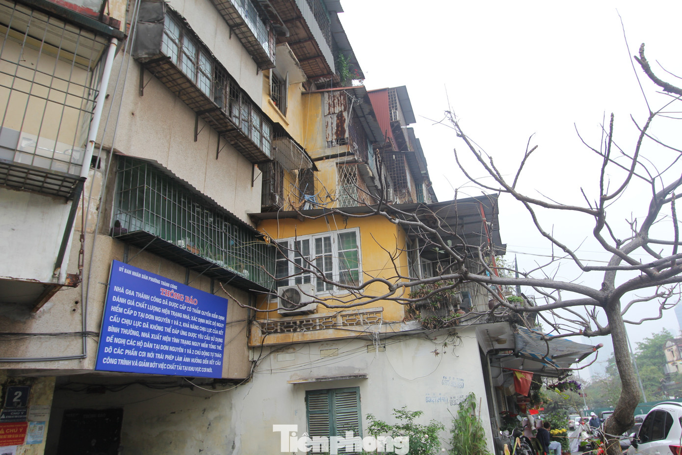 Nhiều hộ dân ở nhà G6A Thành Công (quận Ba Đình) lo lắng về chất lượng nhà tạm cư nên còn nấn ná, chưa di dời. (Ảnh: Lộc Liên) Nhiều hộ dân ở nhà G6A Thành Công (quận Ba Đình) lo lắng về chất lượng nhà tạm cư nên còn nấn ná, chưa di dời. (Ảnh: Lộc Liên)