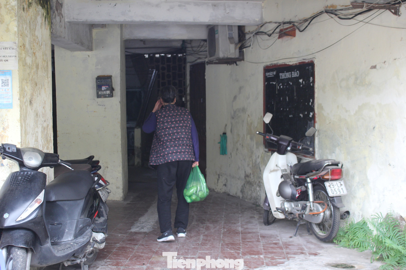 Nhiều hộ dân ở nhà G6A Thành Công (quận Ba Đình) lo lắng về chất lượng nhà tạm cư nên còn nấn ná, chưa di dời. (Ảnh: Lộc Liên) Nhiều hộ dân ở nhà G6A Thành Công (quận Ba Đình) lo lắng về chất lượng nhà tạm cư nên còn nấn ná, chưa di dời. (Ảnh: Lộc Liên)