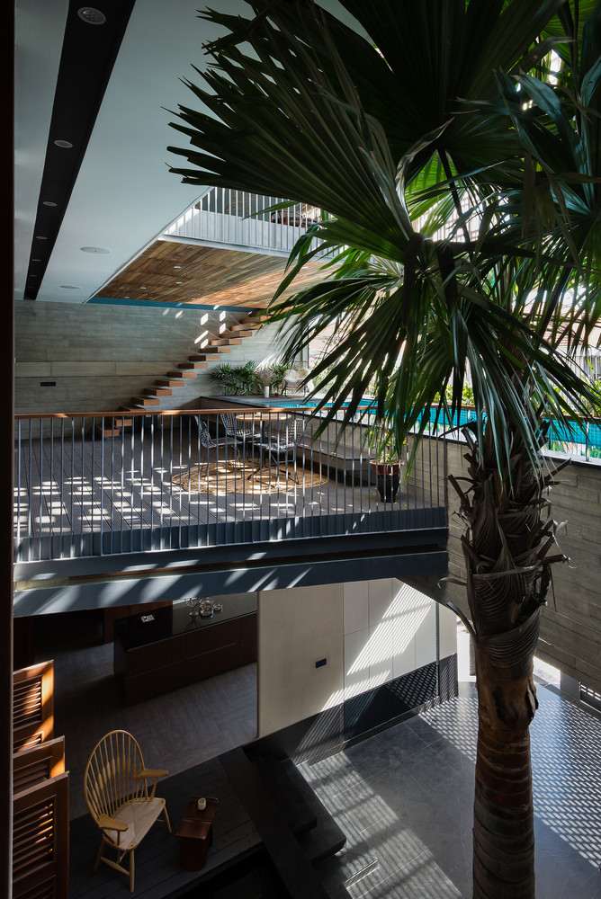 Khu vực chung và riêng được kết nối thông qua các không gian mở.