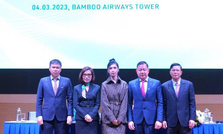 Bà Hải Yến (giữa) trở lại FLC (Ảnh:FLC) Bà Hải Yến (giữa) trở lại FLC (Ảnh:FLC)