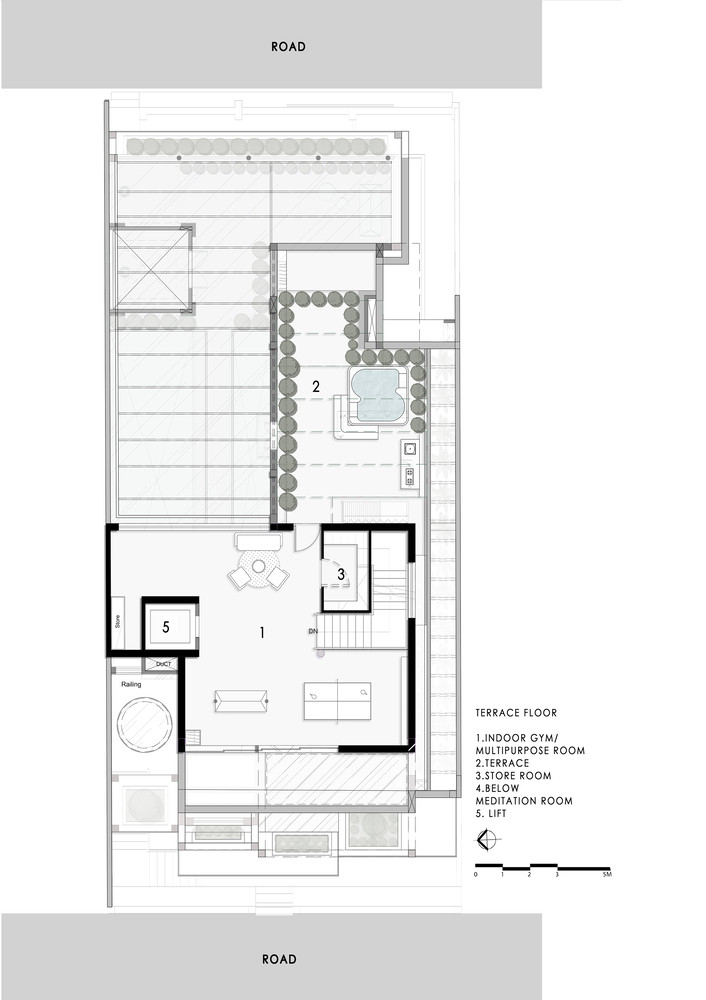 Gia chủ mong muốn có nhiều ánh sáng trong không gian nhất có thể nên kiến trúc sư làm giếng trời bằng 1/3 diện tích mái.