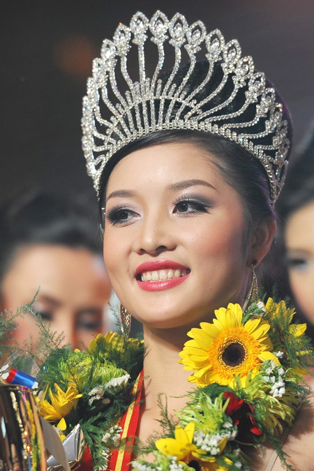 Triệu Thị Hà giây phút đăng quang. Ảnh: LVPH. Triệu Thị Hà giây phút đăng quang. Ảnh: LVPH