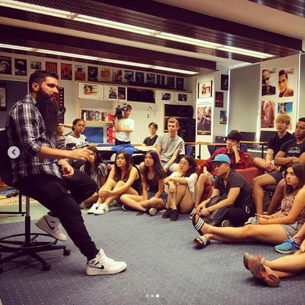 Đạo diễn 'Kong' trở lại Việt Nam, thăm Vịnh Hạ Long bằng thủy phi cơ ảnh 2