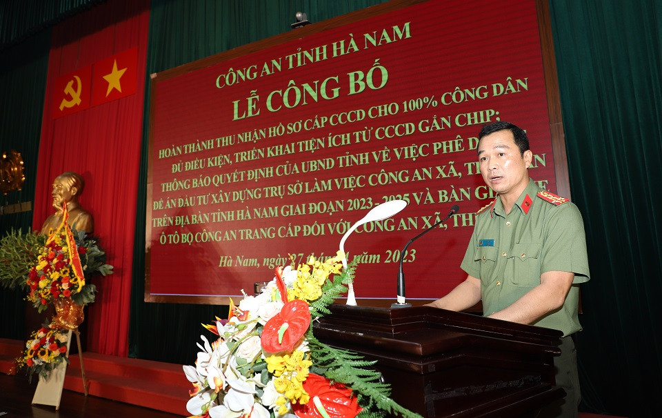 Đại tá Tô Anh Dũng, Giám đốc Công an tỉnh phát biểu tại hội nghị.