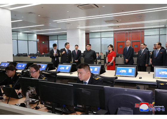 Phu nhân ông Kim Jong-un khoe gu thời trang thanh lịch ở Trung Quốc ảnh 7