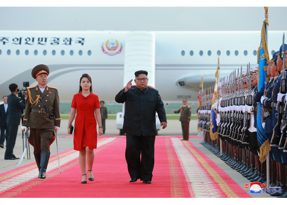 Phu nhân ông Kim Jong-un khoe gu thời trang thanh lịch ở Trung Quốc ảnh 15