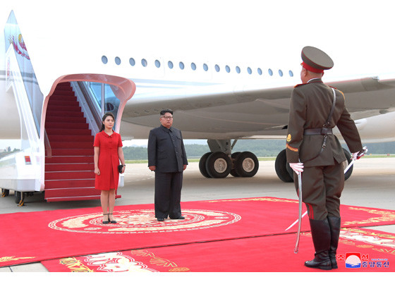 Phu nhân ông Kim Jong-un khoe gu thời trang thanh lịch ở Trung Quốc ảnh 14