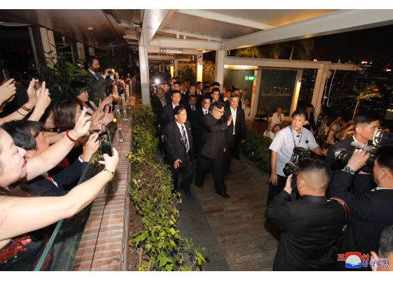 Ông Kim Jong-un: 'Thế giới ngỡ khoảnh khắc này như bộ phim viễn tưởng' ảnh 41