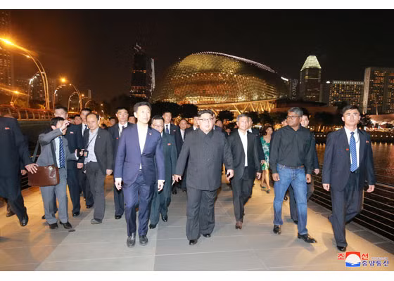 Ông Kim Jong-un: 'Thế giới ngỡ khoảnh khắc này như bộ phim viễn tưởng' ảnh 39