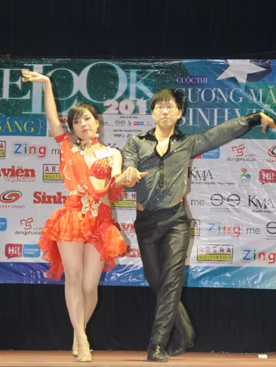 Bước nhảy sôi động