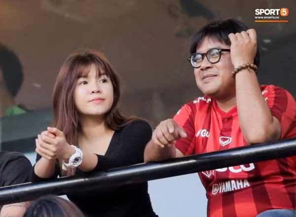 Bạn gái hotgirl của Lâm Tây được báo Thái Lan khen xinh đẹp và gợi cảm ảnh 1