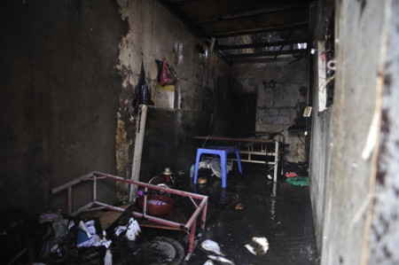 Trong căn phòng của một đôi vợ chồng trẻ. Trong căn phòng của đôi vợ chồng trẻ