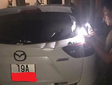 Hàng chục côn đồ chặn ô tô, nổ súng truy sát tài xế trên quốc lộ ảnh 1