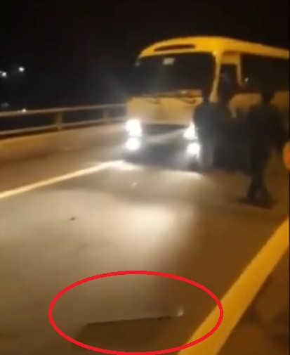 Nhóm thanh niên vác dao 'xin đểu' trên cao tốc bị xử lý như thế nào? ảnh 1