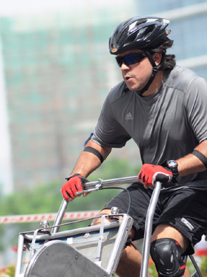 Các ông Tây to khỏe liên tục về bét