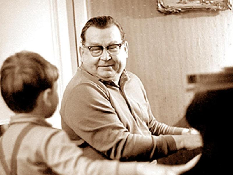 Nhạc sĩ Soloviov Sedoi Nhạc sĩ Soloviov Sedoi