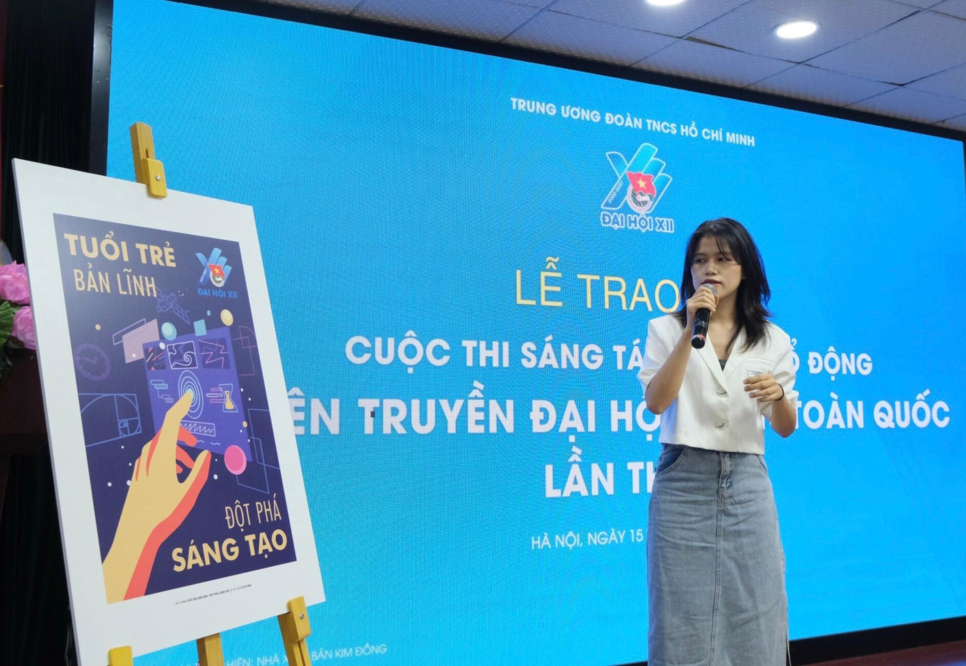 Các tác giả giới thiệu về tác phẩm đạt giải tại buổi lễ Các tác giả giới thiệu về tác phẩm đạt giải tại buổi lễ