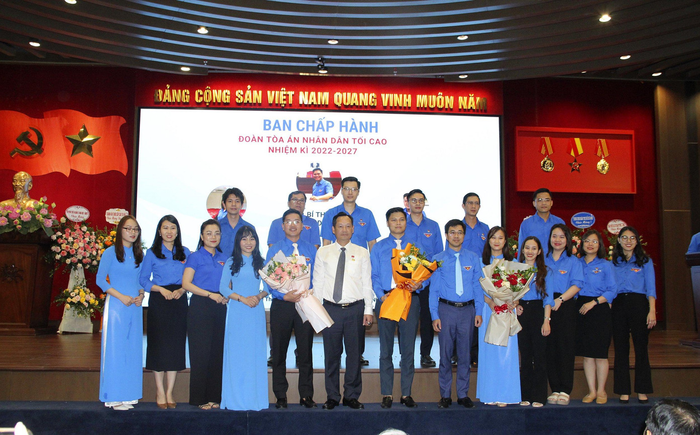 Ban Chấp hành Đoàn Thanh niên Tòa án nhân dân tối cao nhiệm kỳ 2022 - 2027 ra mắt đại hội Ban Chấp hành Đoàn Thanh niên Tòa án nhân dân tối cao nhiệm kỳ 2022 - 2027 ra mắt đại hội