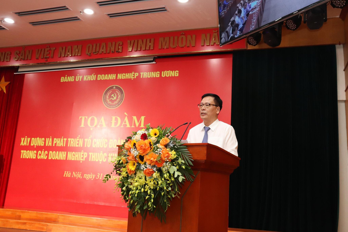 Các đại biểu trao đổi tại tọa đàm