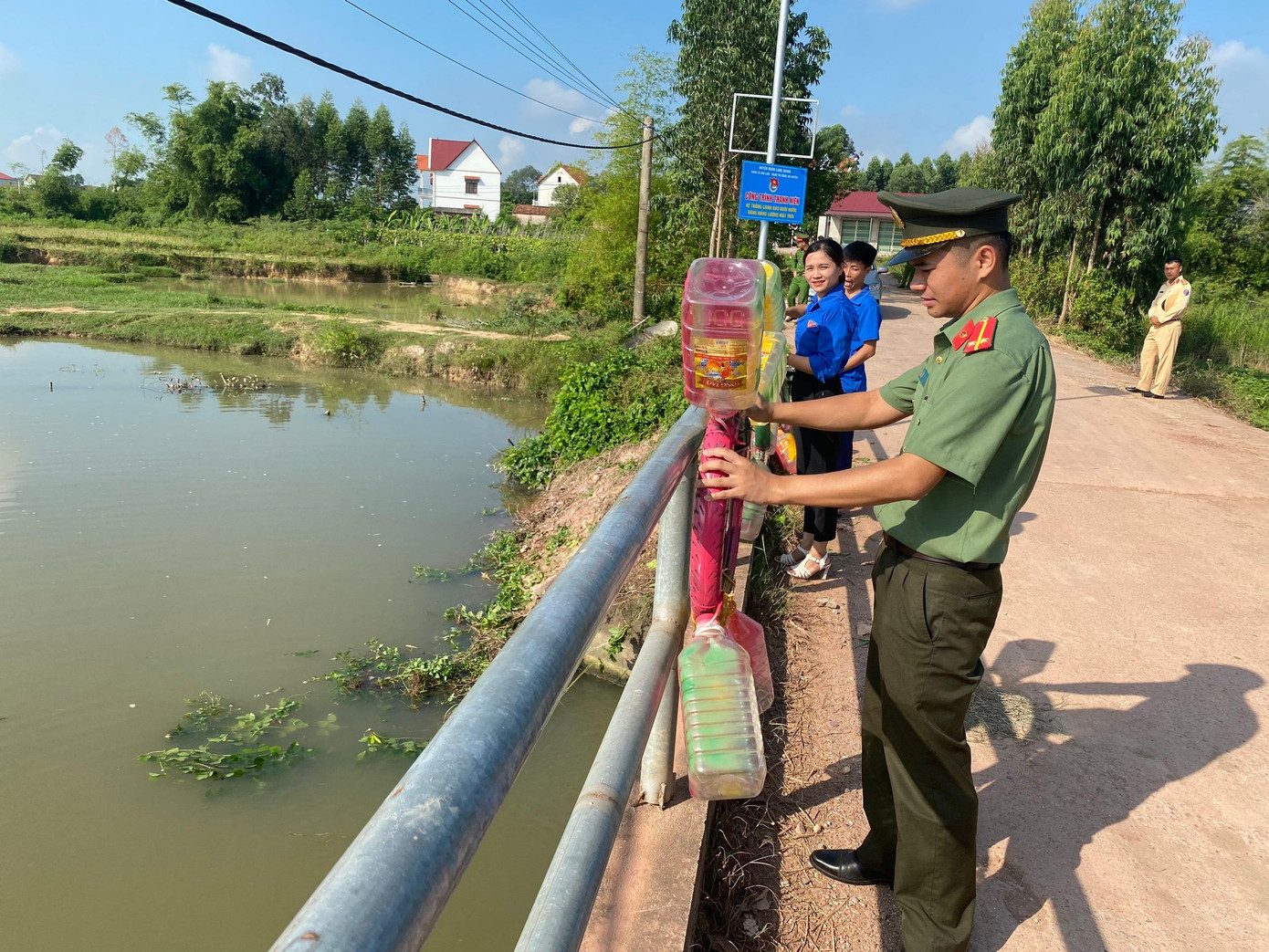 Hệ thống “Lốp xe cứu đuối” do đoàn viên, thanh niên thiết kế Hệ thống “Lốp xe cứu đuối” do đoàn viên, thanh niên thiết kế