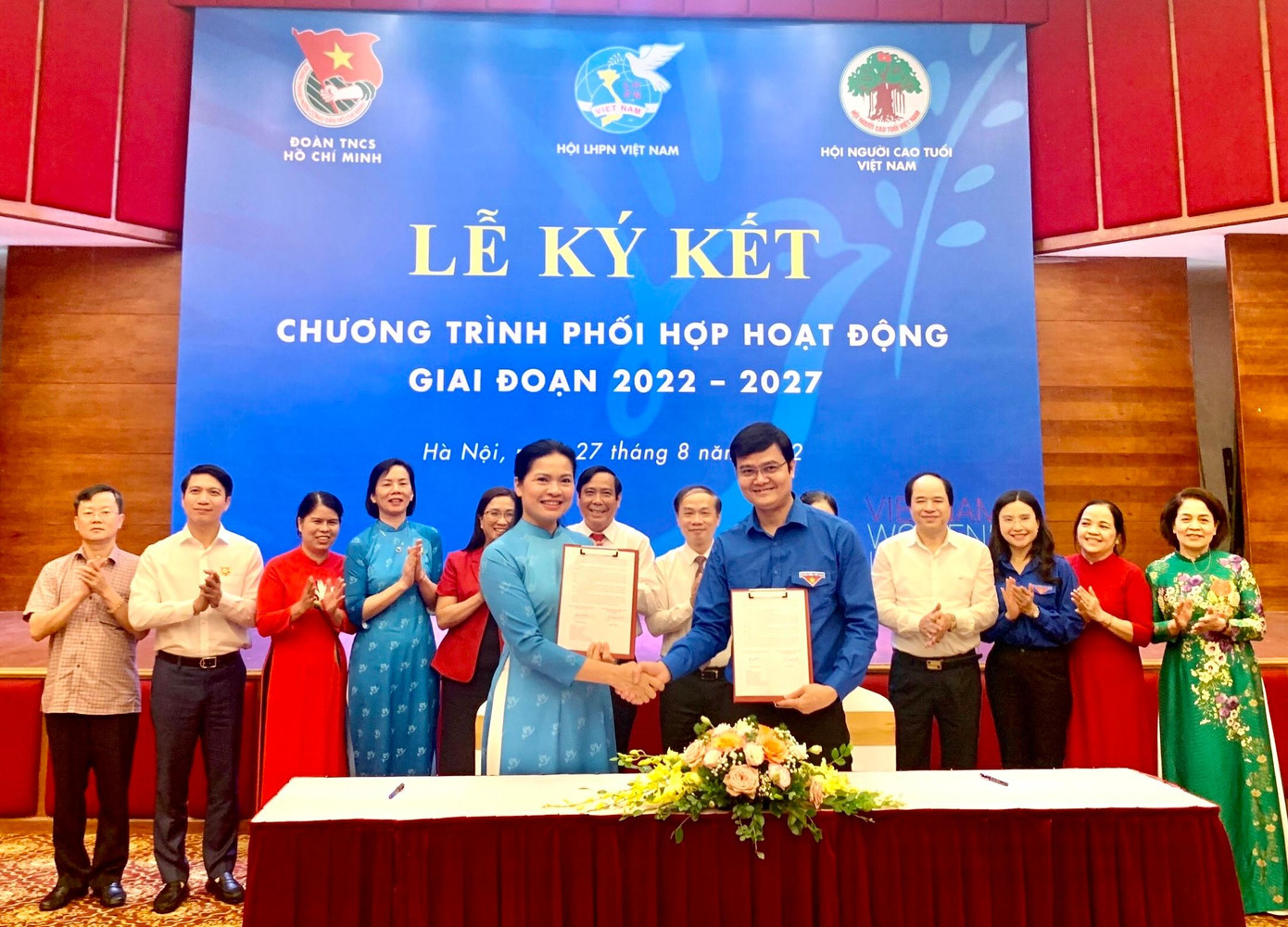 Bí thư thứ nhất T.Ư Đoàn Bùi Quang Huy và bà Hà Thị Nga, Chủ tịch Hội LHPN Việt Nam ký kết chương trình phối hợp hoạt động giai đoạn 2022 - 2027. Bí thư thứ nhất T.Ư Đoàn Bùi Quang Huy và bà Hà Thị Nga, Chủ tịch Hội LHPN Việt Nam ký kết chương trình phối hợp hoạt động giai đoạn 2022 - 2027.