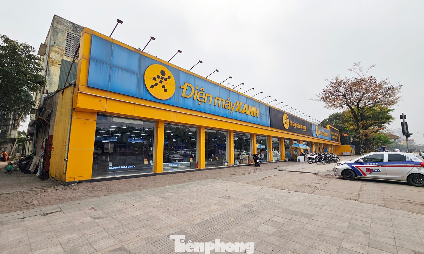 Trong danh sách này, có siêu thị điện máy Trần Anh Giải Phóng (số 1283 Giải Phóng, Hoàng Liệt); CTCP Ford Thủ Đô tại Km 9 quốc lộ 1A, Hoàng Liệt không trang bị hệ thống báo cháy tự động, không trang bị hệ thống chữa cháy bằng nước đảm bảo theo quy định.