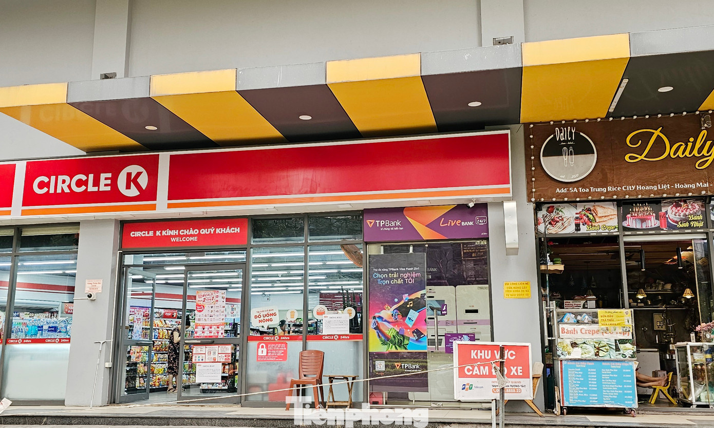 Theo đó, vi phạm PCCC về ngăn chia khu vực ki ốt.