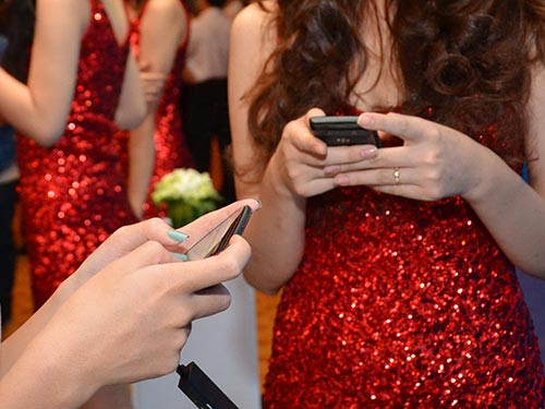 Tin nhắn quảng cáo, tiếp thị đang gây phiền phức cho nhiều người ở mọi lúc, mọi nơi Ảnh:Tấn Thạnh