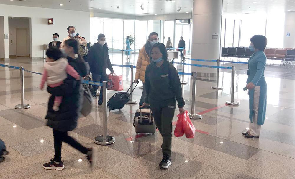 Những người Việt ở Ukraine về tới Nội Bài trưa 13/3. Những người Việt ở Ukraine về tới Nội Bài trưa 13/3.