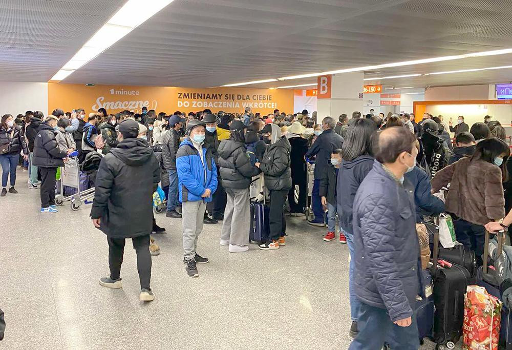 Dự kiến thời gian tới sẽ có thêm những chuyến bay sơ tán người Việt ở Ukraine về nước. Dự kiến thời gian tới sẽ có thêm những chuyến bay sơ tán người Việt ở Ukraine về nước.