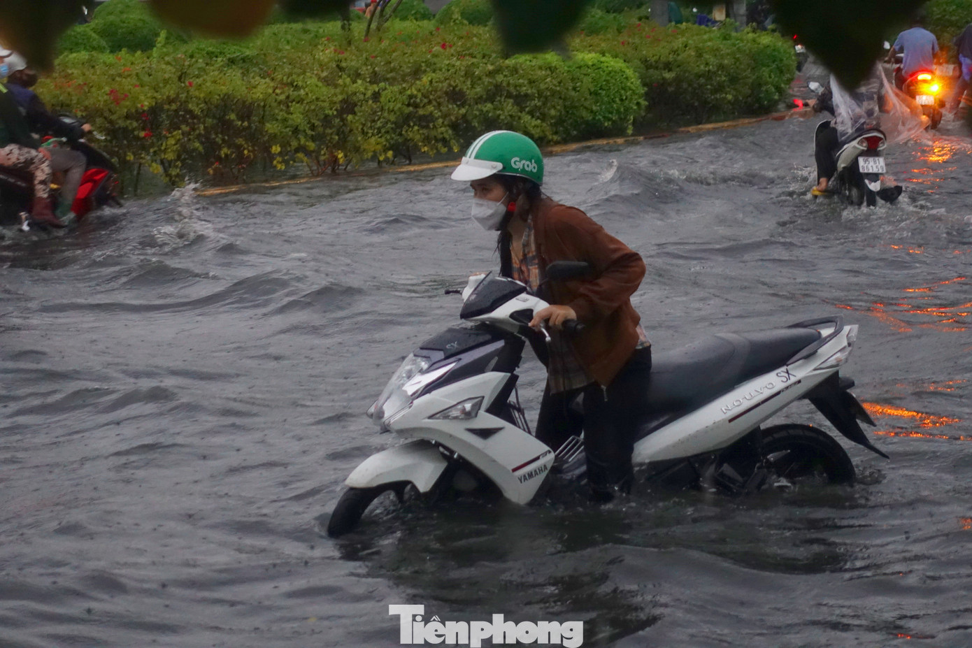 Nhiều phương tiện bị chết máy.