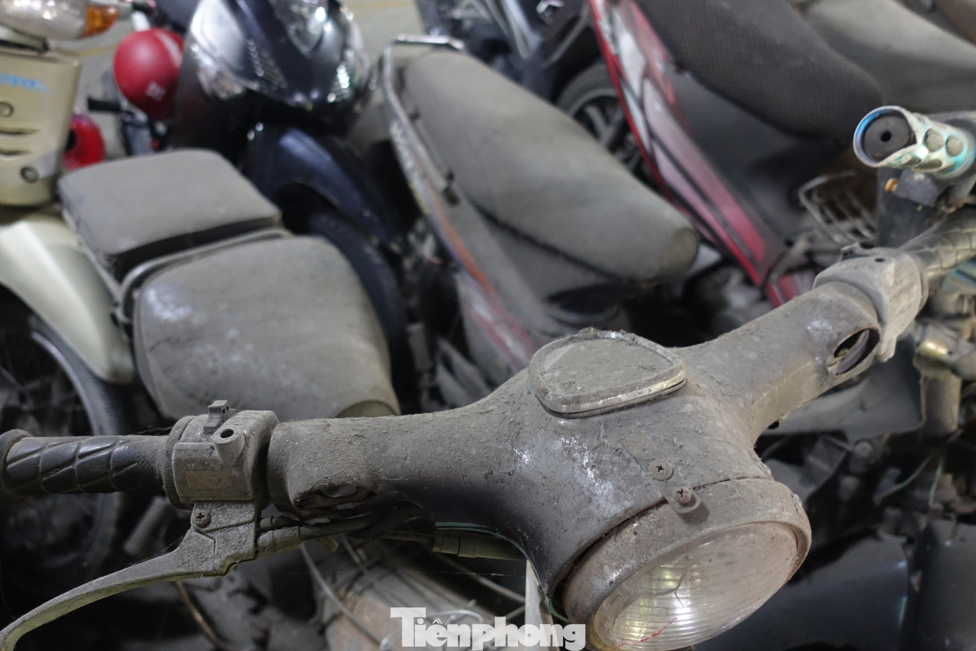 Với khoảng 400 xe máy đang lưu bãi còn lại, đại diện bến xe Miền Tây cho biết trong thời gian tới sẽ tiếp tục phối hợp với cơ quan chức năng tiến hành các thủ tục để giải quyết.