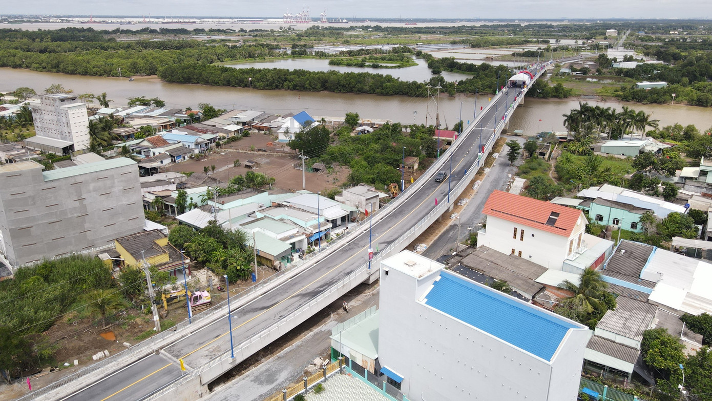 Cầu Vàm Sát 2 bắc qua sông Vàm Sát nằm trên trục đường Lý Nhơn, huyện Cần Giờ. Hình ảnh ghi nhận vào sáng 15/9.