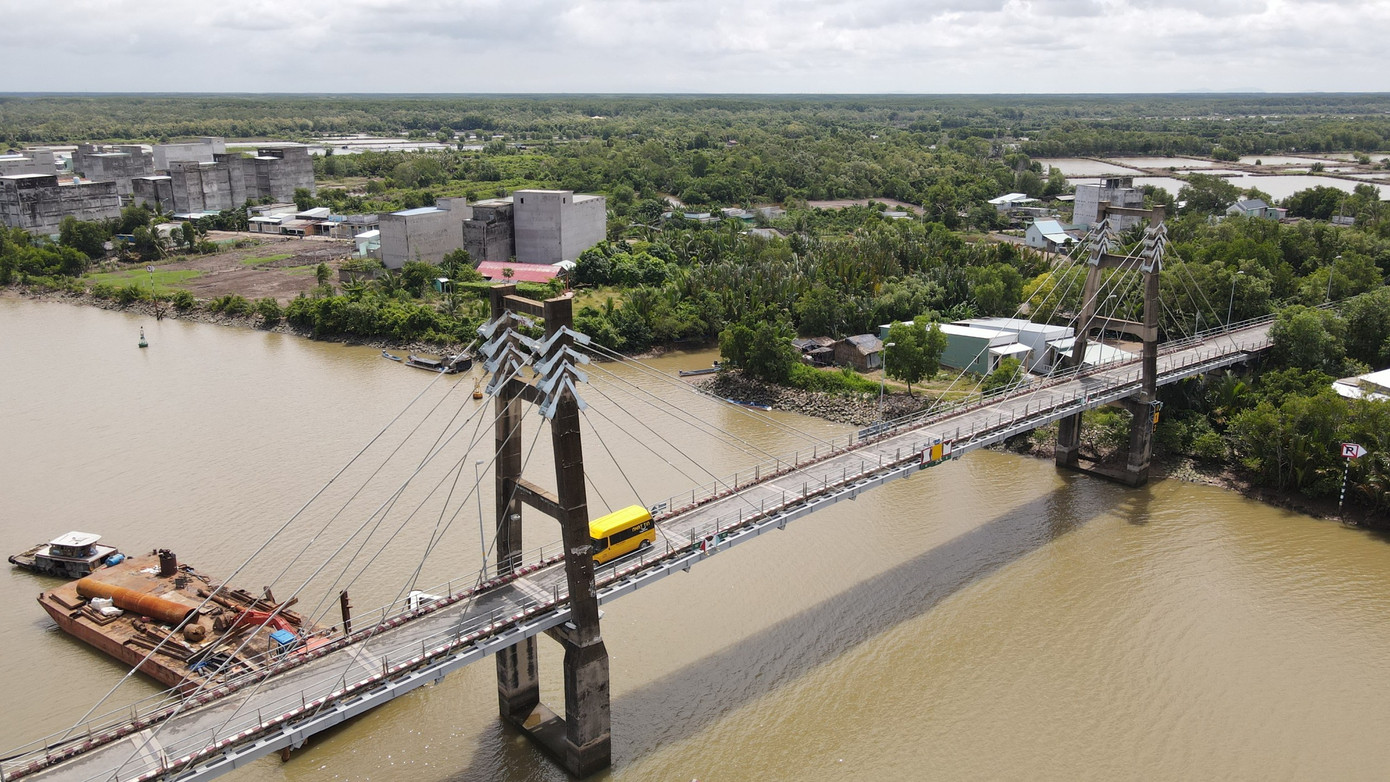 Hiện nay tải trọng thiết kế cầu Vàm Sát 1 không đáp ứng được nhu cầu với tình hình thực tế đi lại và phát triển kinh tế - xã hội tại địa phương.