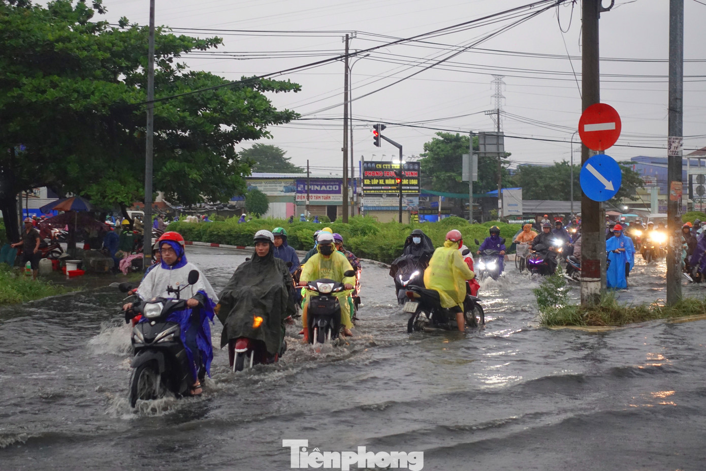 Cơ quan khí tượng dự báo, từ đêm 19 đến ngày 27/9, khu vực Nam bộ tiếp tục có mưa rào và dông rải rác về chiều tối và tối, cục bộ có nơi mưa vừa, mưa to. (Ảnh minh họa: Hữu Huy)