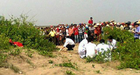 Hiện trường một vụ giết người yêu giấu xác phi tang. Hiện trường một vụ giết người yêu giấu xác phi tang