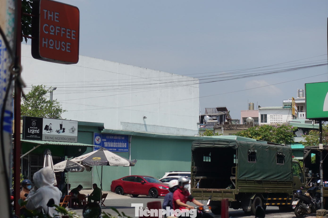 Chi nhánh Trung tâm Đăng kiểm xe cơ giới 50-05V trên đường Hồng Hà (quận Tân Bình) vào trưa 13/2. Ảnh: Hữu Huy