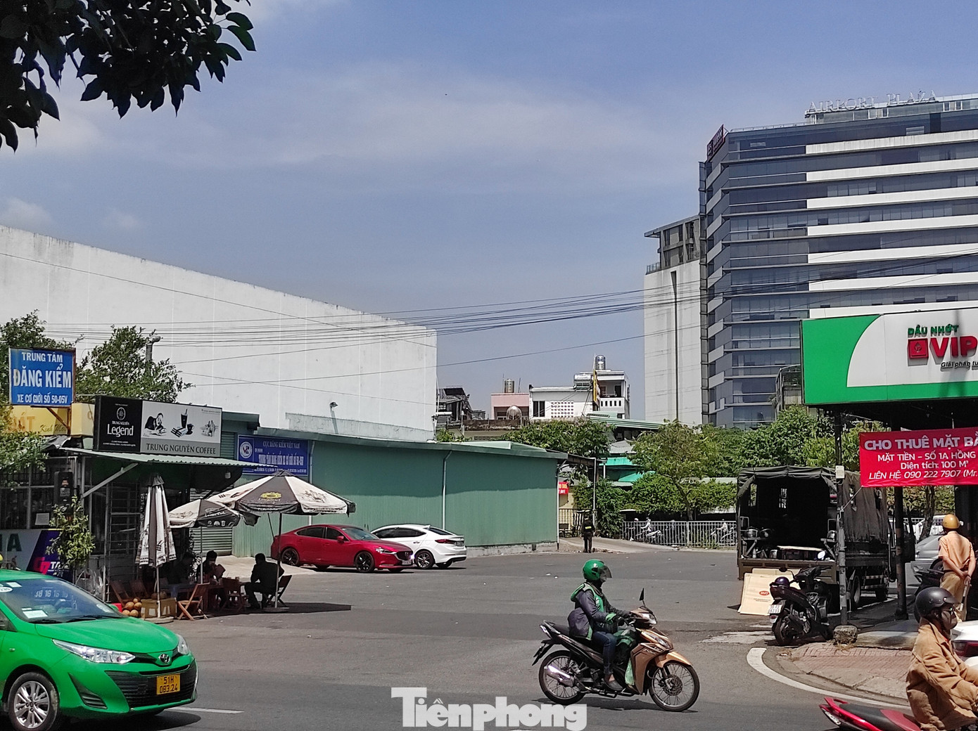 Công an phong toả bên ngoài chi nhánh của trung tâm đăng kiểm 50-05V. Ảnh: Hữu Huy Công an phong toả bên ngoài chi nhánh của trung tâm đăng kiểm 50-05V. Ảnh: Hữu Huy