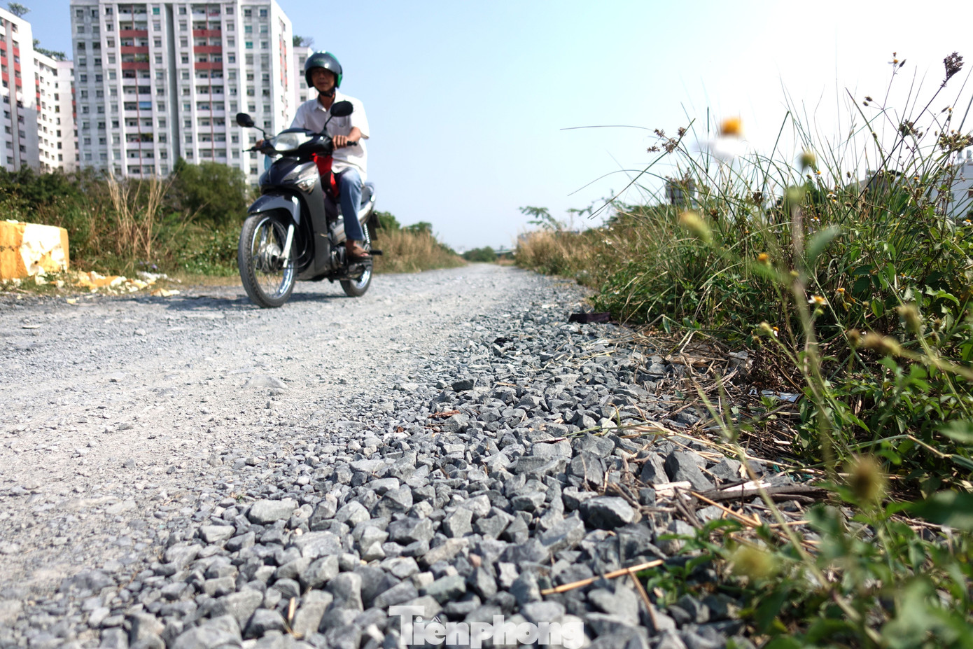 &quot;Nhiều năm qua bên bờ kênh Tham Lương xuất hiện nhiền đống rác thải, xà bần rất ô nhiễm và nhếch nhác. Khi nghe tin sắp cải tạo lại kênh, chúng tôi rất mừng và hy vọng sau khi cải tạo, dòng kênh sẽ bớt ô nhiễm, đường sá đi lại thuận tiện hơn, cảnh quan xanh sạch hơn&quot;- ông Ngô Văn Công (ngụ quận 12, TPHCM) chia sẻ.