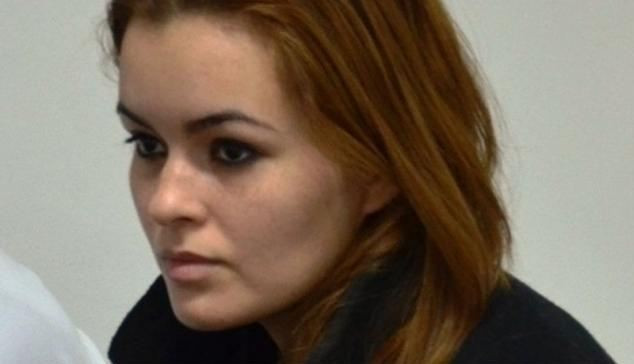 Edith Casas, cô gái đã bị mẹ đẻ gọi là tội đồ sau khi đồng ý cưới sát thủ giết em gái song sinh của cô. Edith Casas, cô gái đã bị mẹ đẻ gọi là tội đồ sau khi đồng ý cưới sát thủ giết em gái song sinh của cô