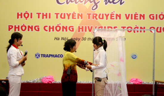 Giúp những mảnh đời HIV/AIDS bước qua cánh cửa của kì thị, hòa nhập với cộng đồng