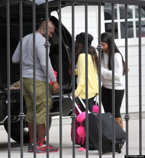 Selena bị bắt gặp rời khỏi nhà Justin và lên xe do vệ sĩ của Justin cầm lái