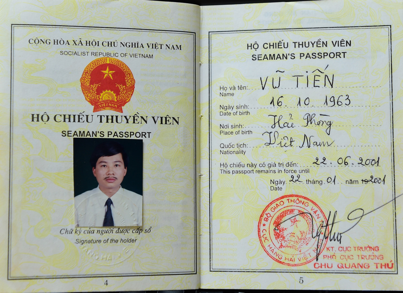 Tấm hộ chiếu thuyền viên ngày ấy giờ vẫn được lưu giữ