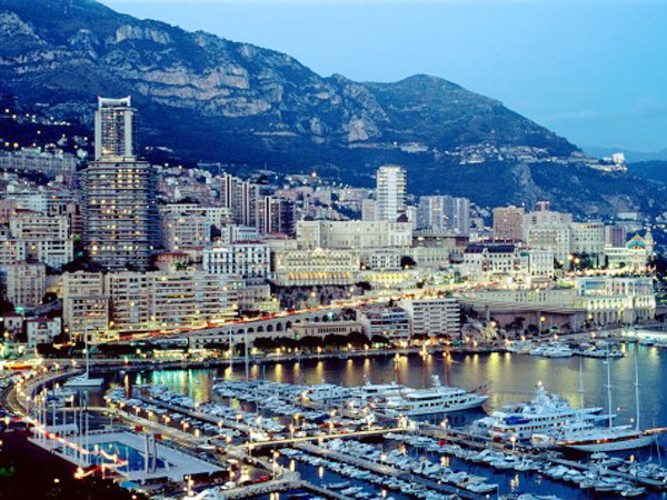 Thời tiết dễ chịu khiến Monaco trở thành điểm du lịch hấp dẫn du khách