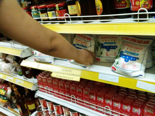 Đường trong nước đang cao hơn giá đường thế giới khoảng 30%, trong khi doanh nghiệp vẫn khó mua. Ảnh: Ánh Dương