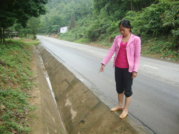 Nhân chứng Cao Thị Thư cho biết nơi anh Hương bị Quảng đánh gục